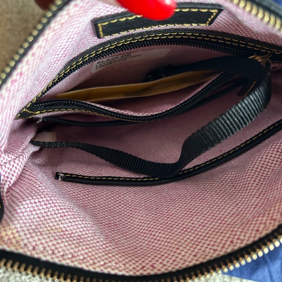 Dooney & Bourke black leather pebble letter carrier crossbody no dust bag cover - Picture 5 of 10